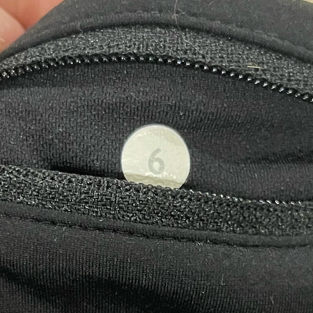 Lulu speed up shorts - Picture 2 of 2
